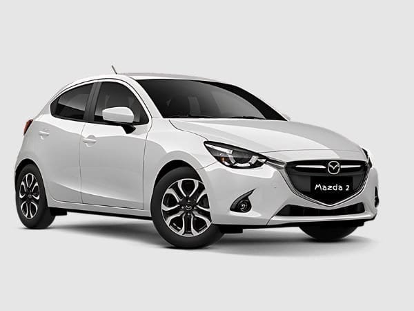 Ezüst Mazda 2, a karosszéria oldalról és elölről látható